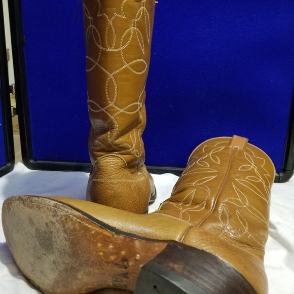 Boots - Picture 3 of 3